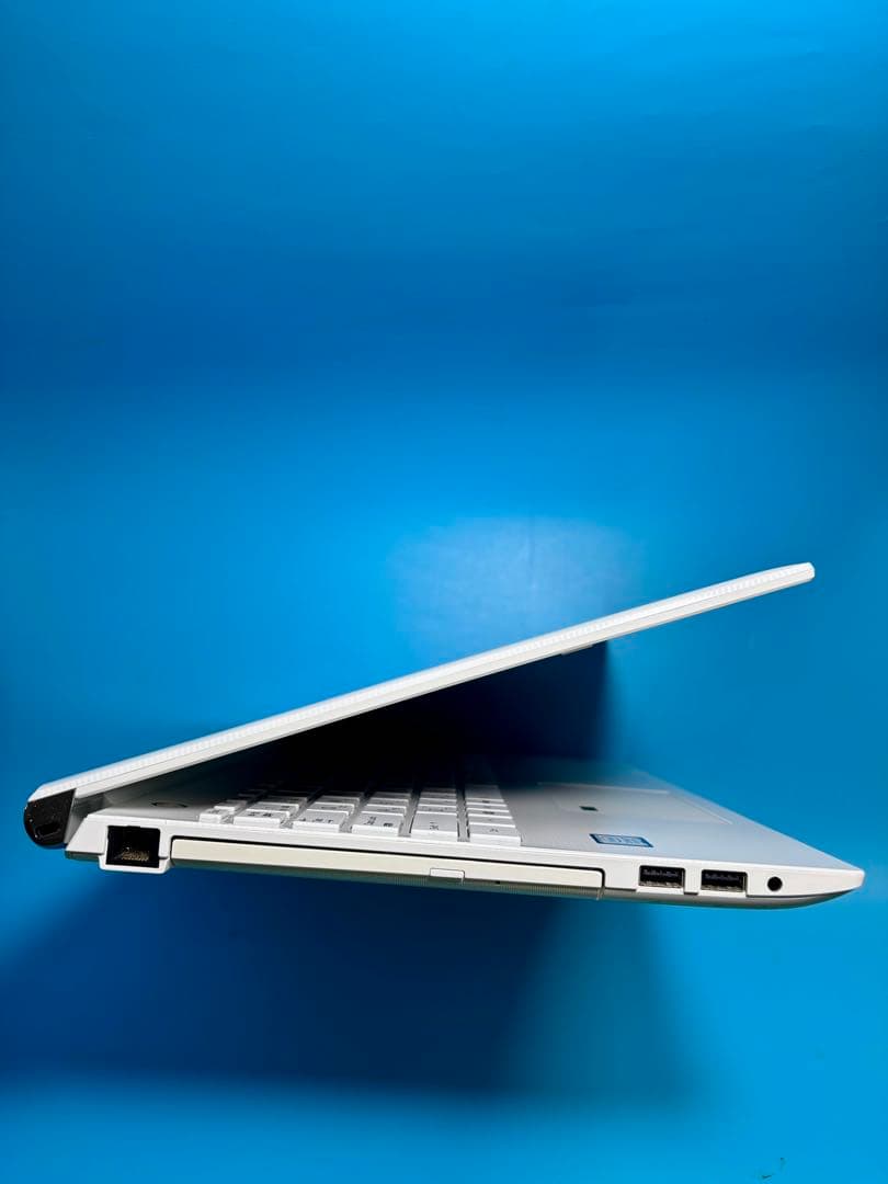 東芝 dynabook AZ65/GW i7 8550U SSD 2TB