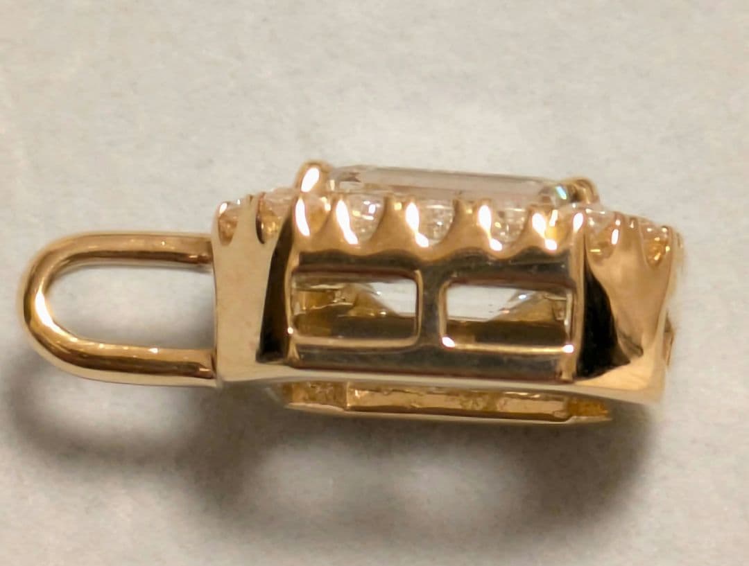 ダイヤモンド　エメラルドカットペンダントトップ K18 鑑定書付き