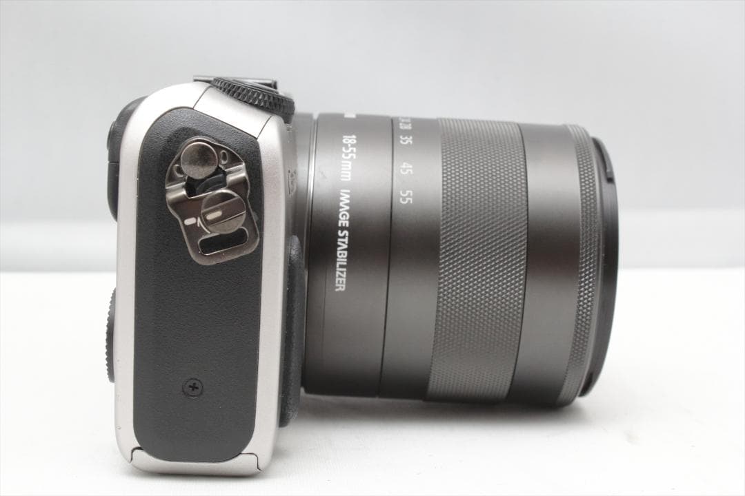 Canon EOS M ミラーレスカメラ