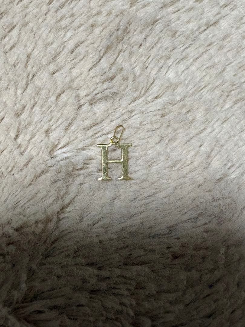 キ*リ様 ゴールド アルファベットHチャーム18金