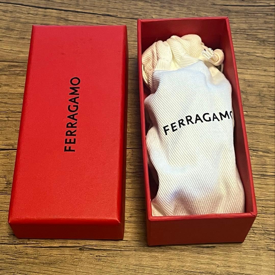フェラガモ リボンバレッタ　箱、保存袋付き