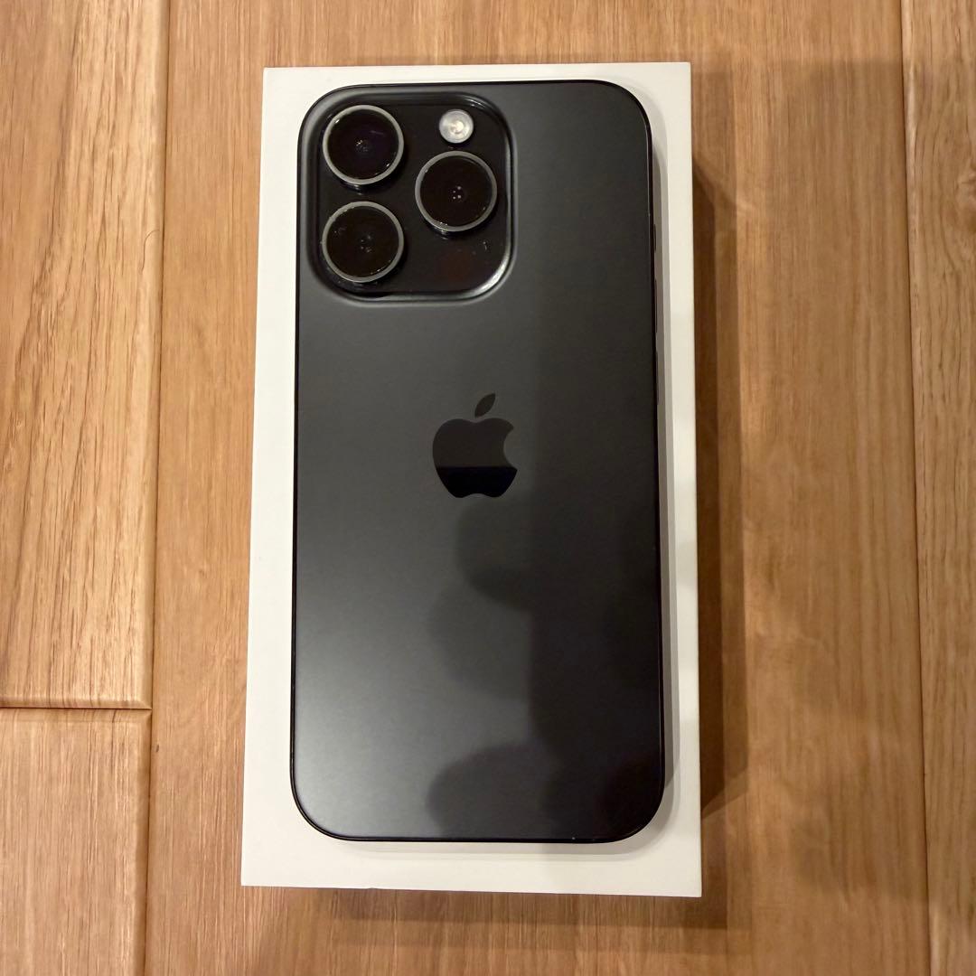 【美品】iphone 15pro 256gb ブラックチタニウム　simフリー