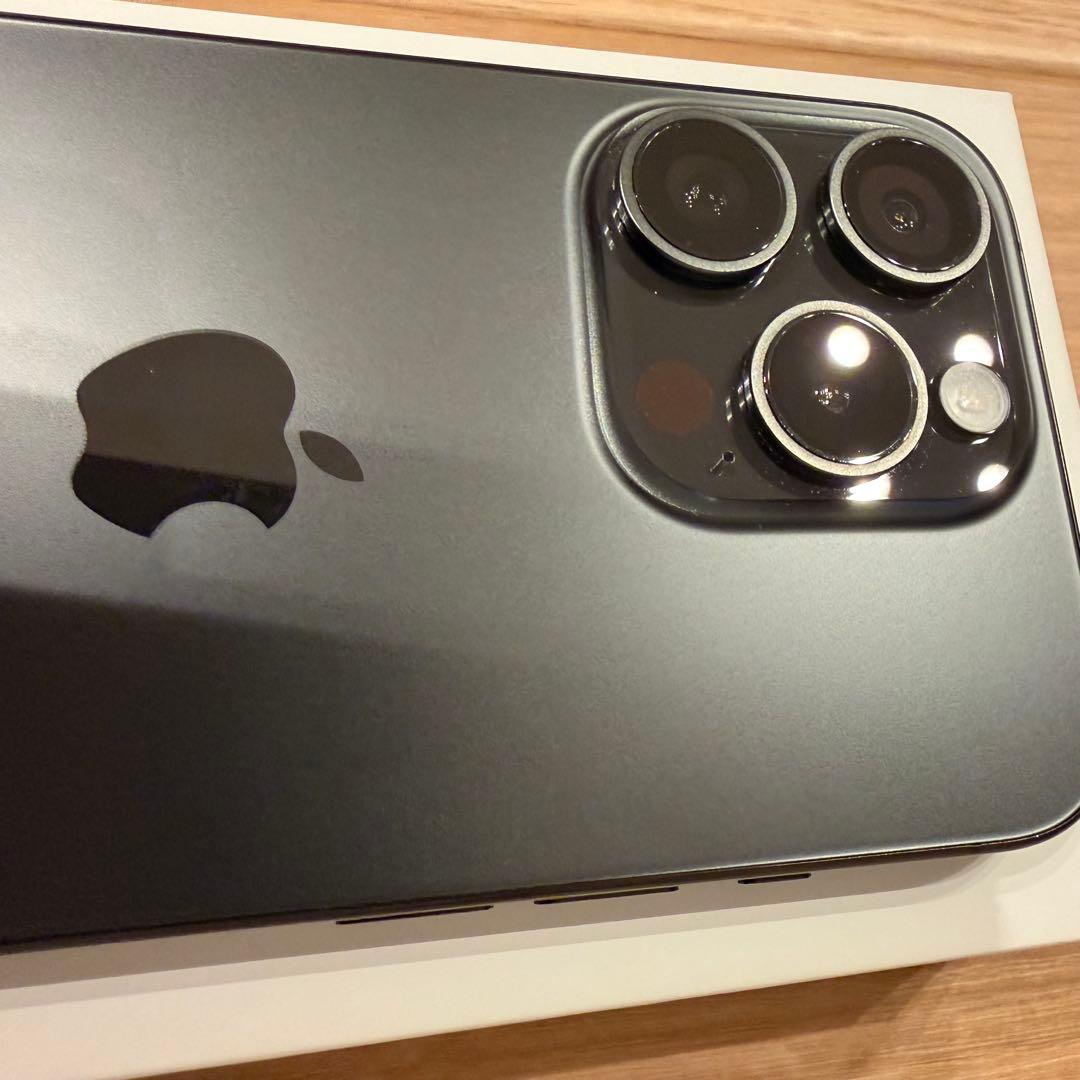 【美品】iphone 15pro 256gb ブラックチタニウム　simフリー