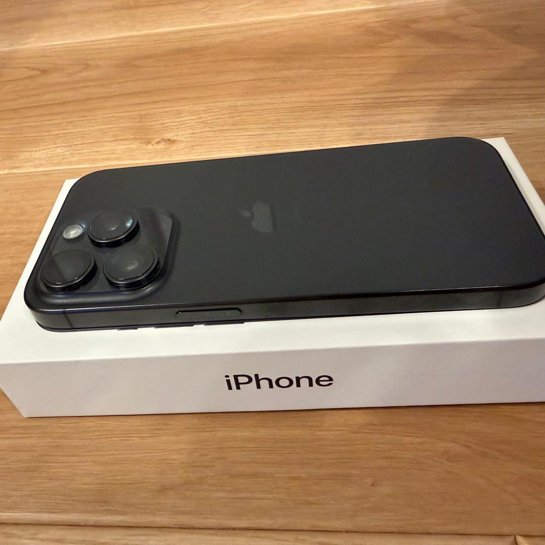 【美品】iphone 15pro 256gb ブラックチタニウム　simフリー