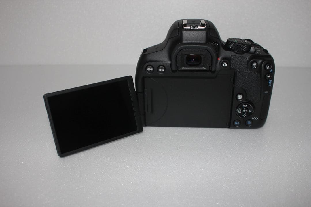 一眼レフカメラcanon kiss x10i標準&望遠&単焦点レンズセット