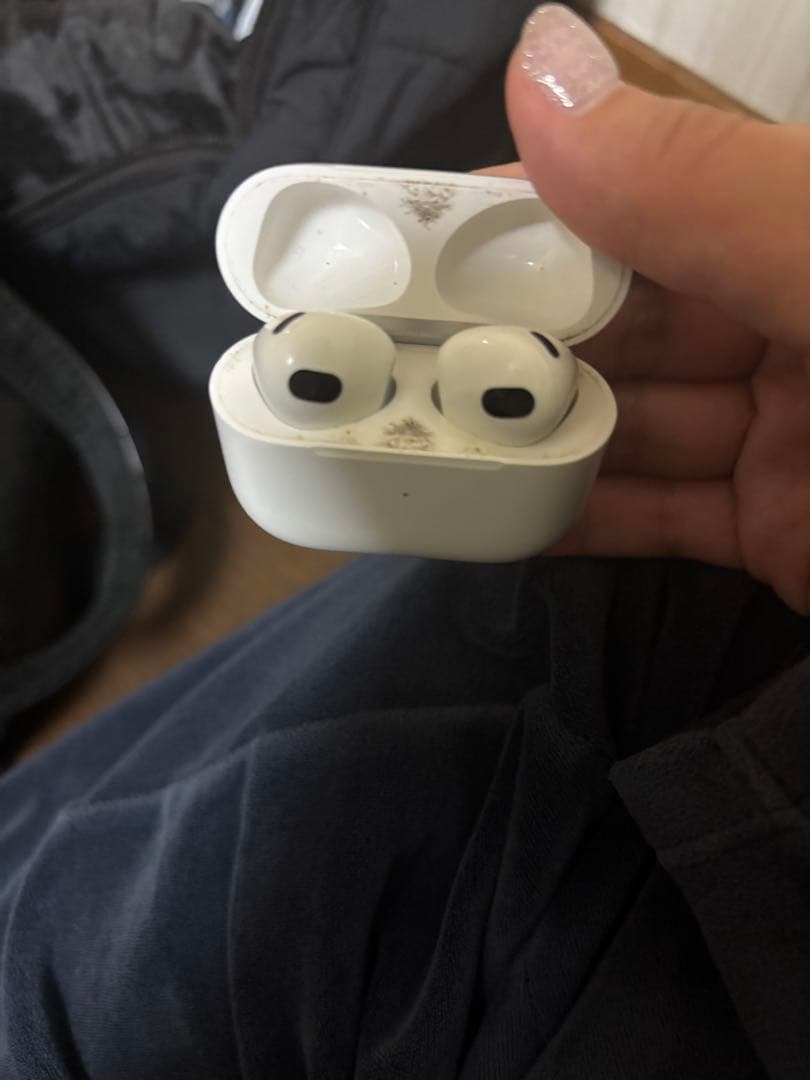 ホワイト ワイヤレスイヤフォン　即購入可能