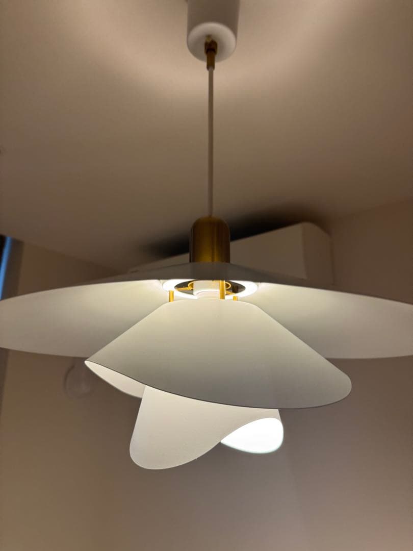 ホワイトペンダントライト モダンデザイン