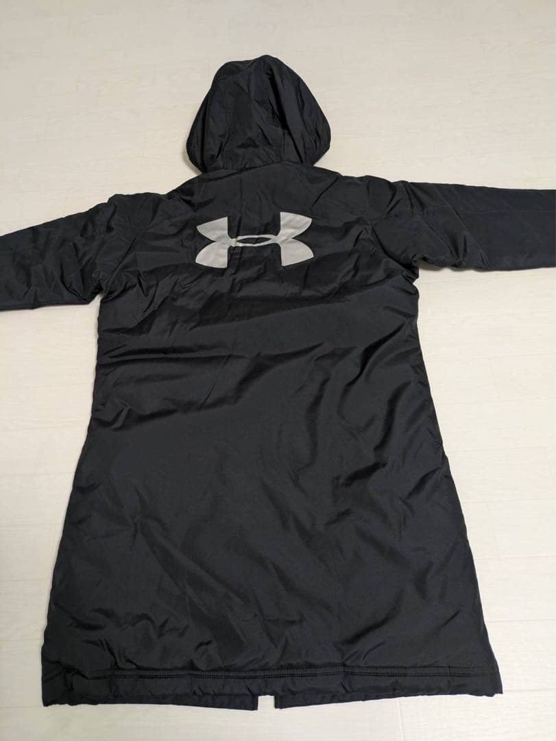 アンダーアーマーベンチコート