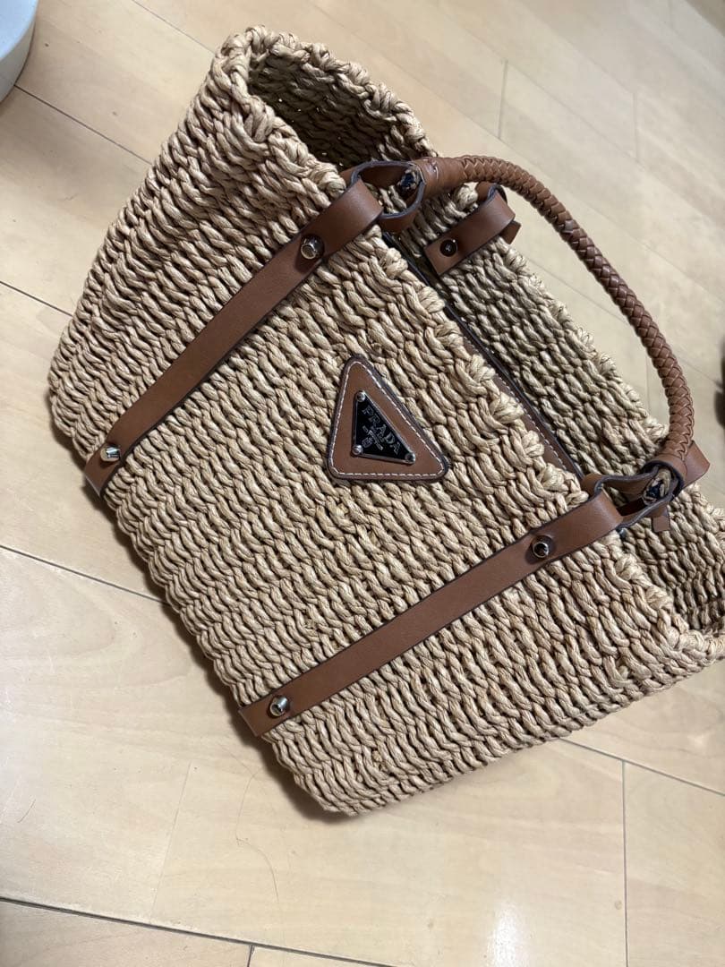 プラダ　ストロートートバッグ