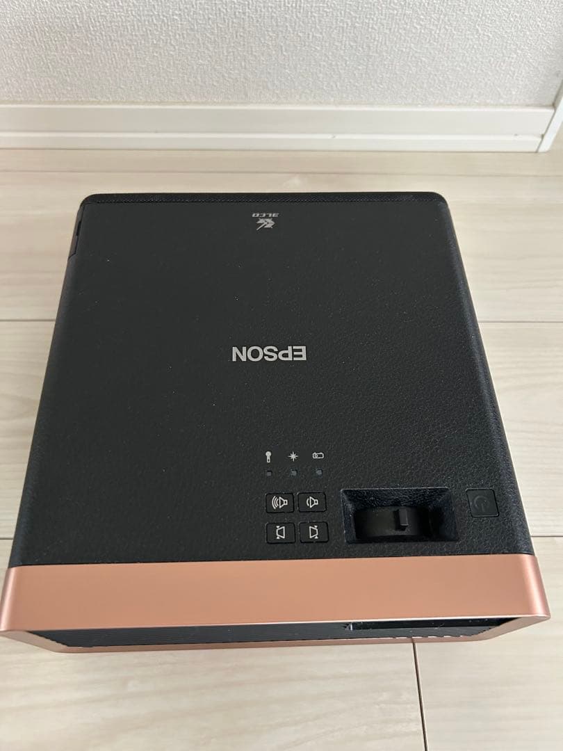 EPSON プロジェクター EF-100B 本体