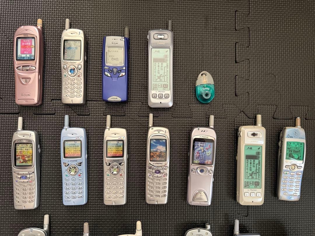 携帯電話　モックアップ23個と小型カメラTOREVAのモック