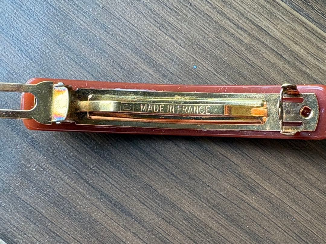 CHANEL シャネル　ロゴ入り　髪留め　バレッタ