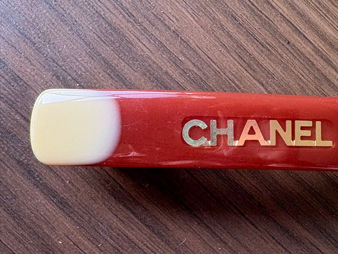CHANEL シャネル　ロゴ入り　髪留め　バレッタ