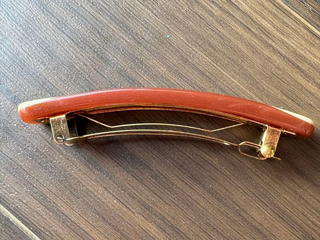 CHANEL シャネル　ロゴ入り　髪留め　バレッタ