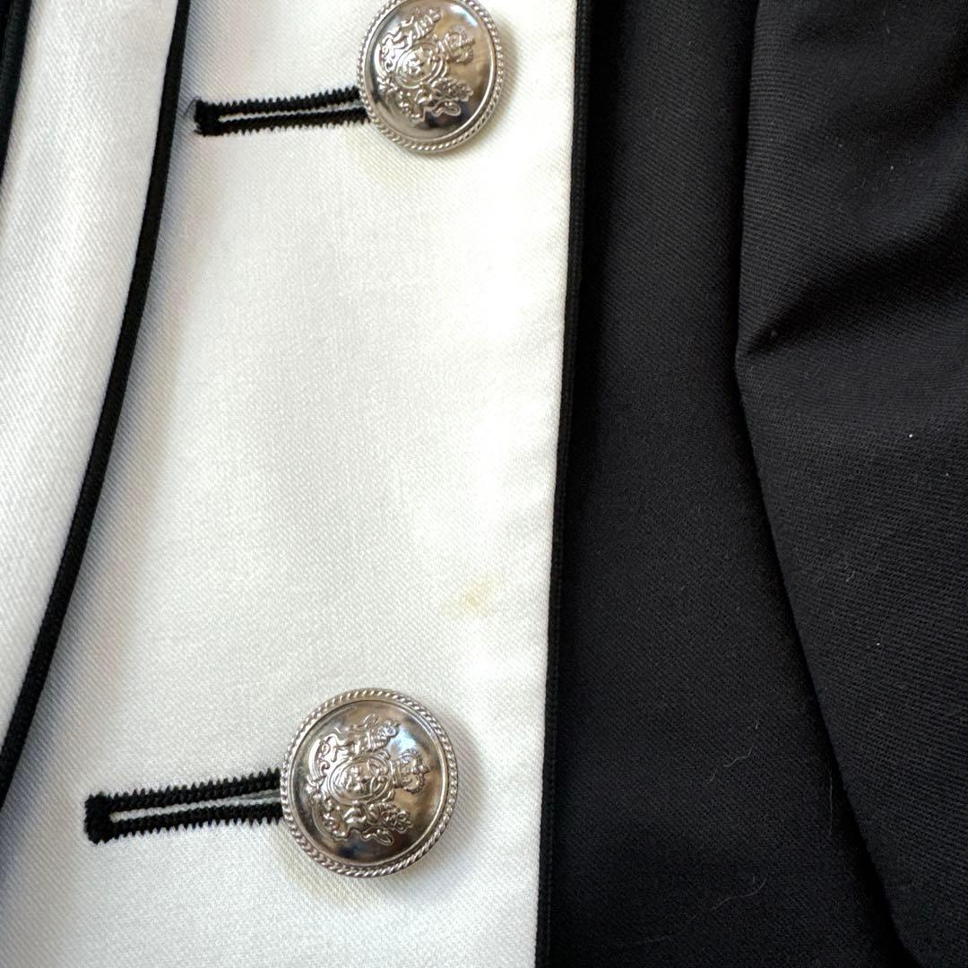 タグ付き ソスタヌート テーラードジャケット モノトーン シルバーボタン