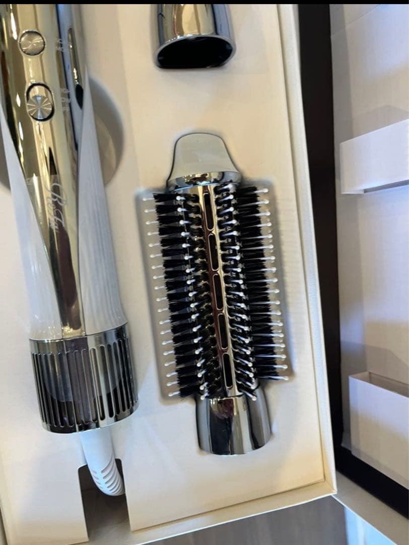 【新品】ヘアドライヤー　リファリセッター