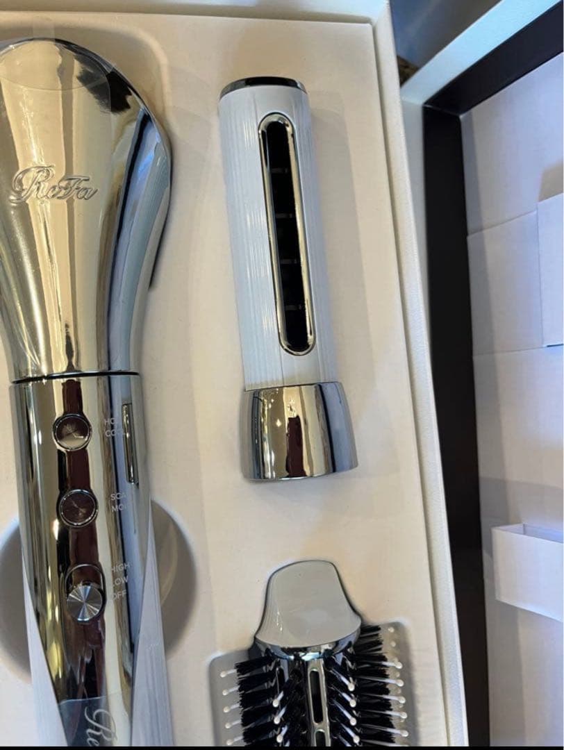 【新品】ヘアドライヤー　リファリセッター