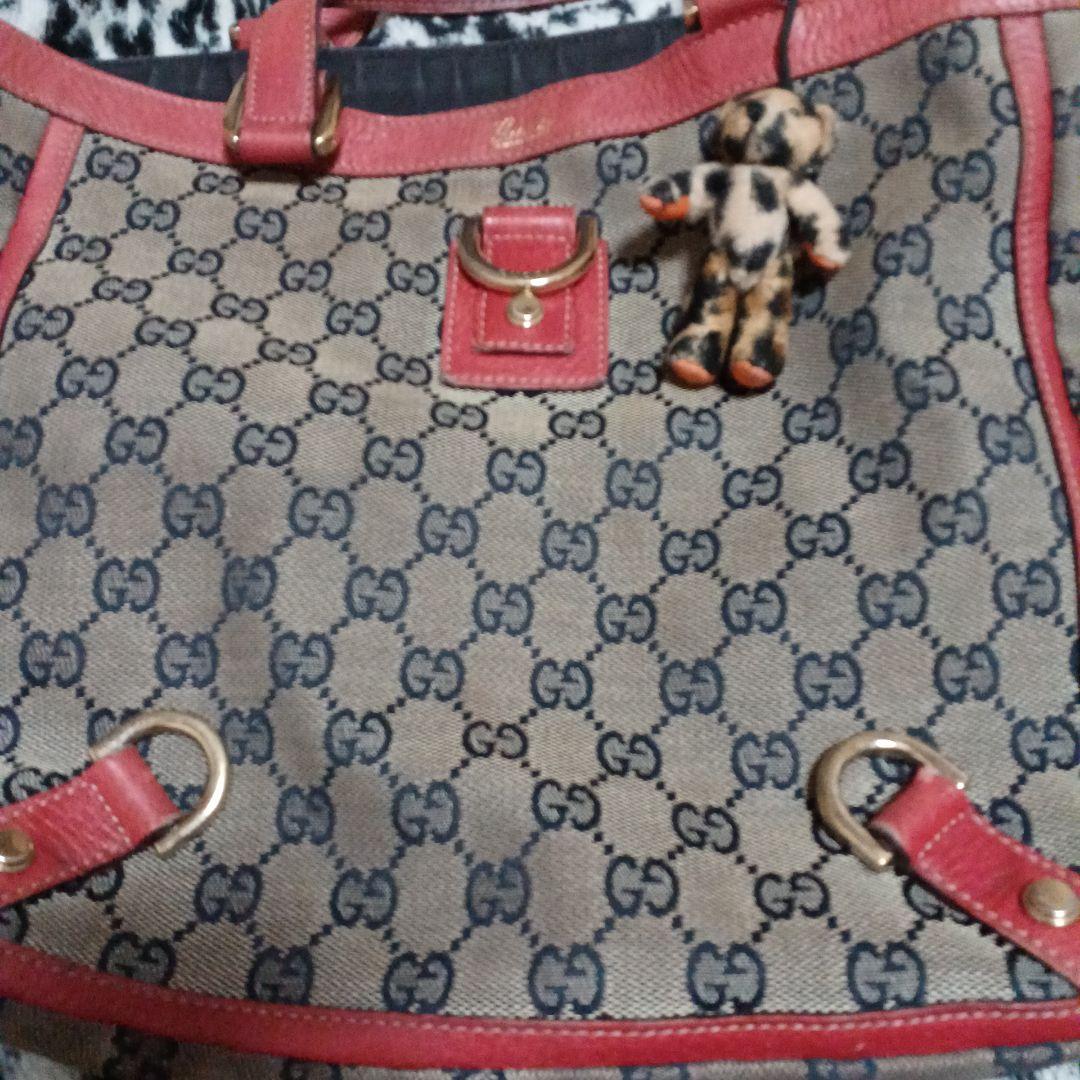 GUCCI GGキャンバス バッグ チャーム付き