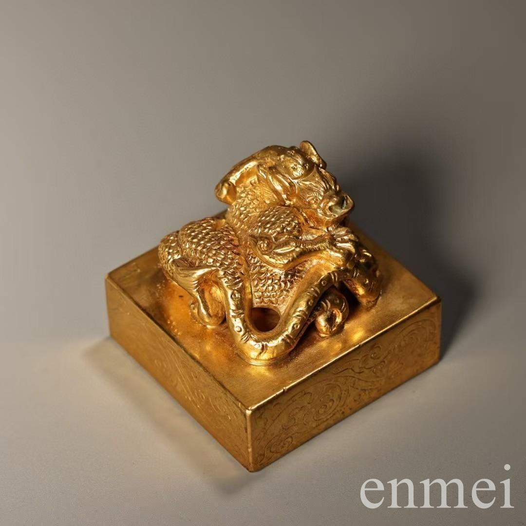 中国古美術・旧蔵鏨刻鎏金の神龍印鑑・純銅製・高浮彫り・置物・書道具・文房具・風水