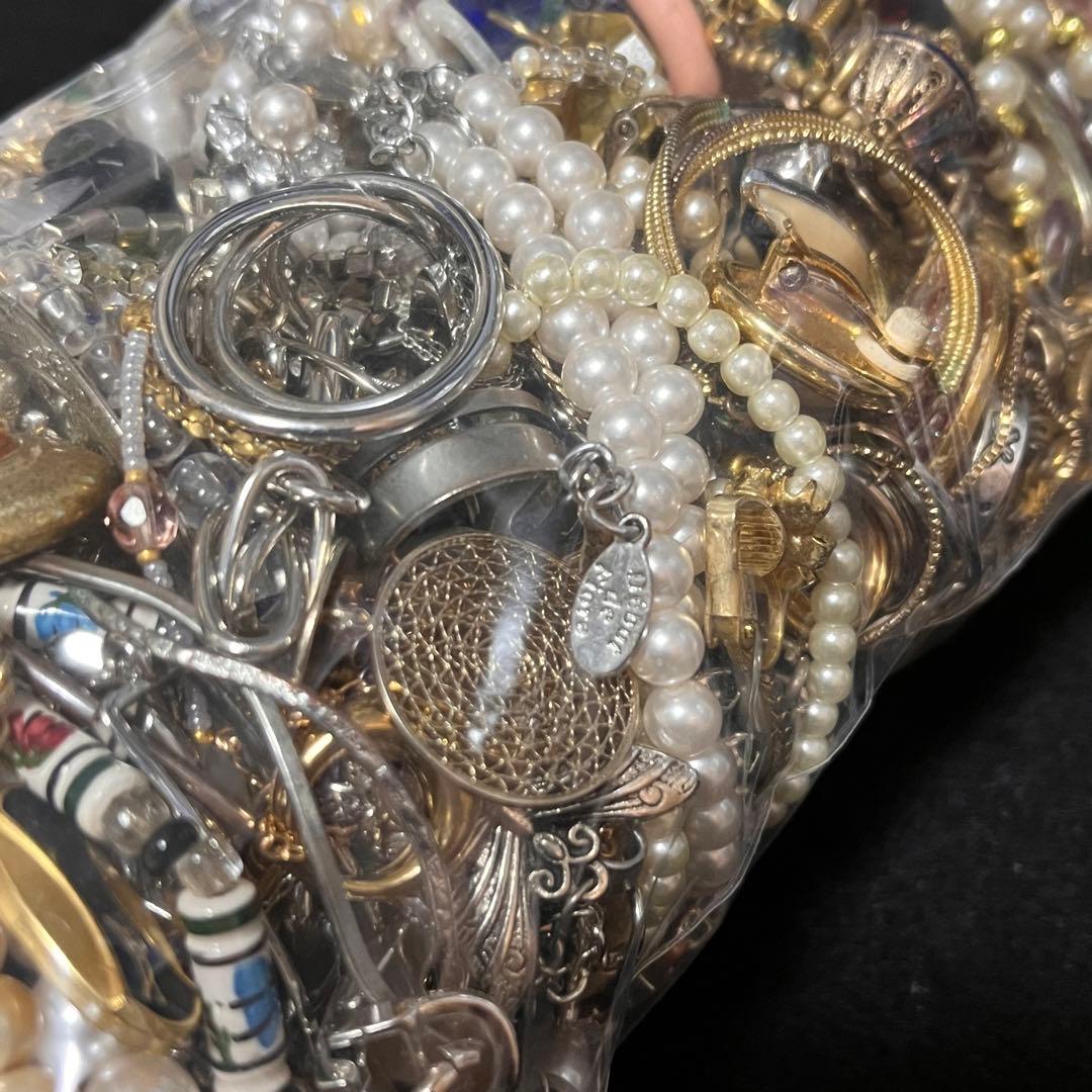 イミテーションアクセサリー まとめ売り 2kg超 ネックレス リング ブローチ等