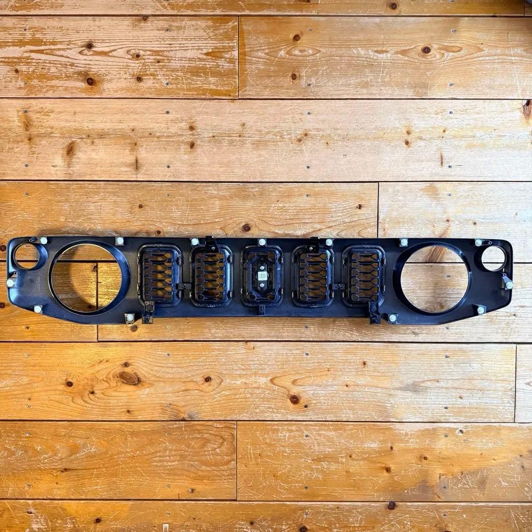 ジムニーノマド（JC74W）フロントグリル / 新車外し