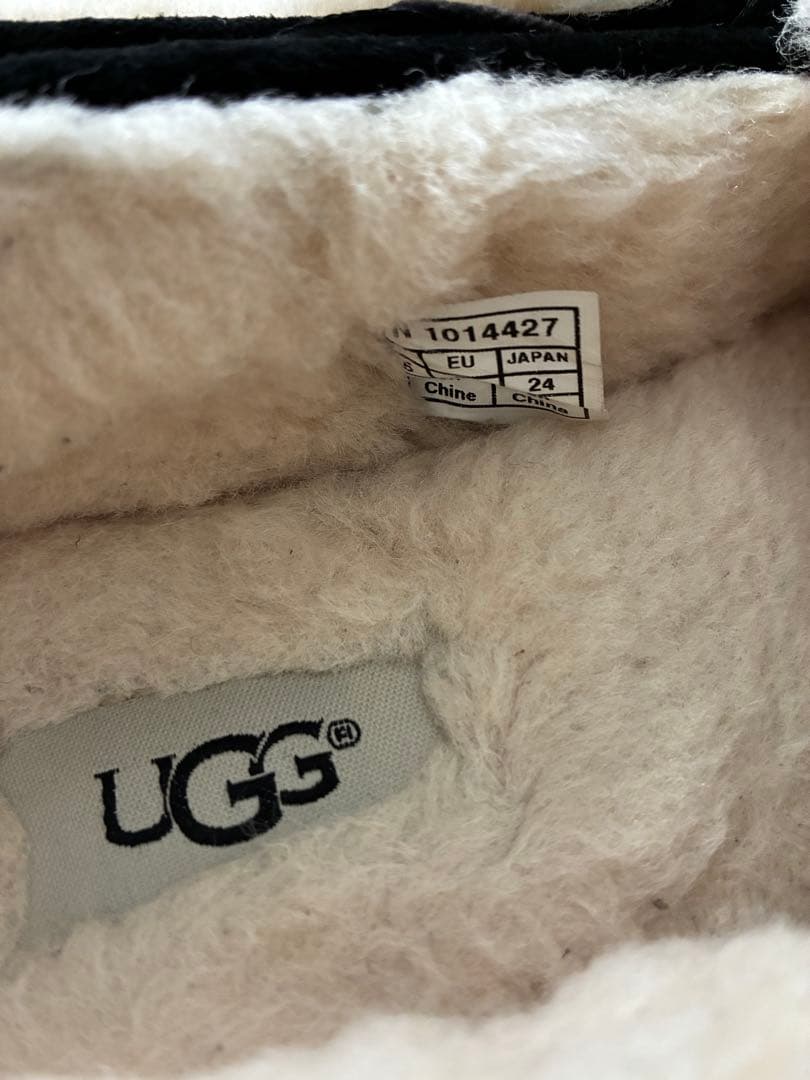 UGG ダコタ ブラック モカシン