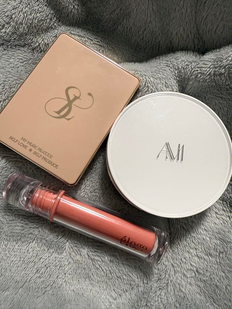 亜美さん　ファンデ　リップ　アイシャドウ