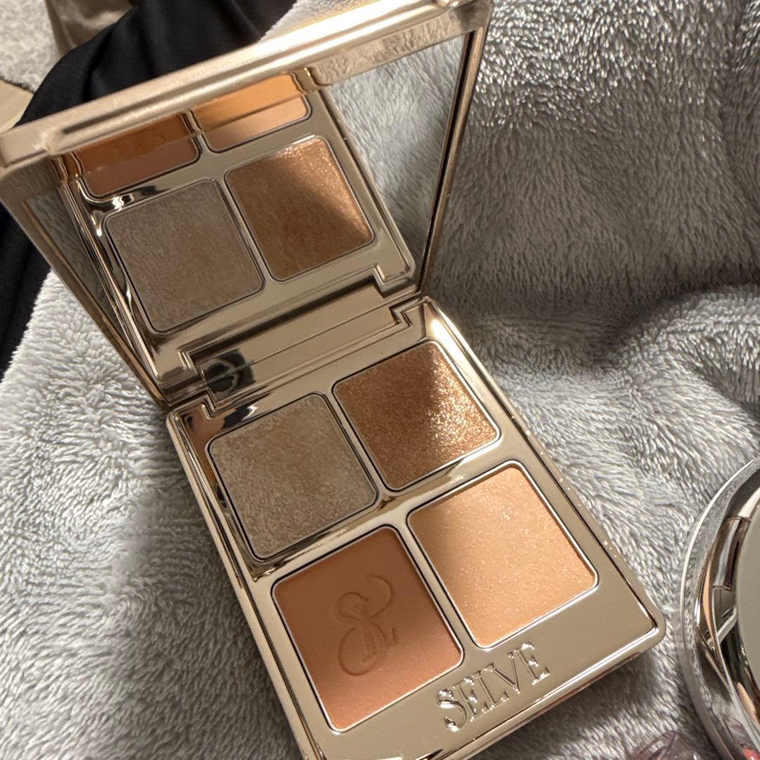 亜美さん　ファンデ　リップ　アイシャドウ