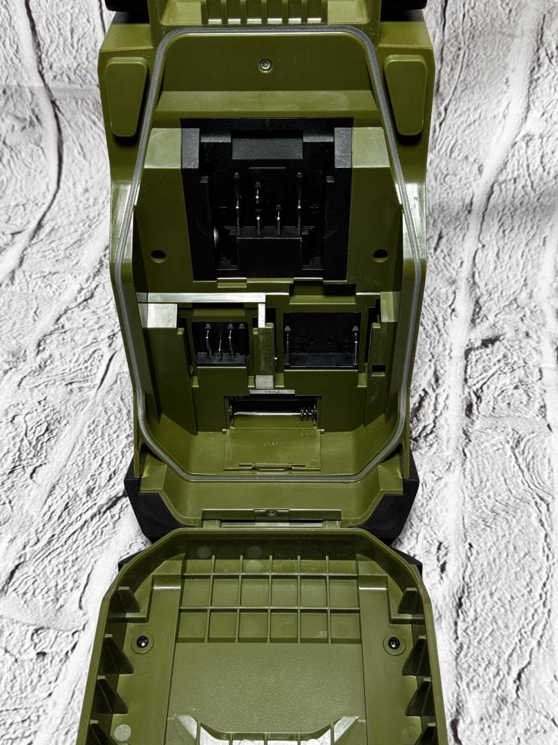 マキタ充電式ラジオ MR005G　オリーブ　ｗ14625-1111-⑤