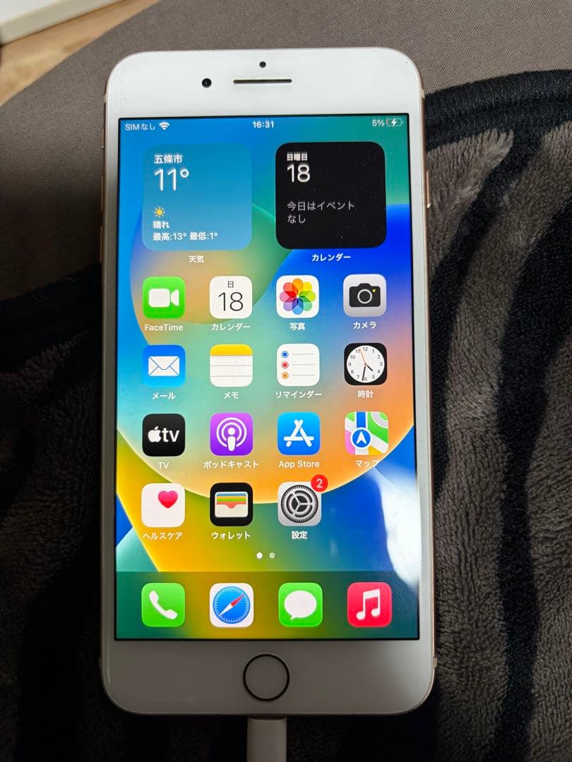 iPhone 8 Plus ゴールド　背面ガラス割れあり