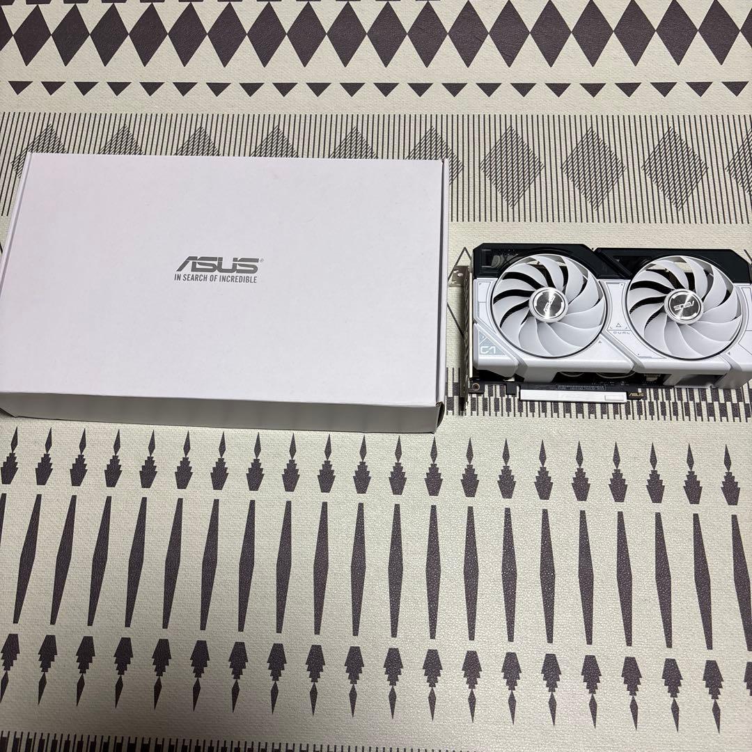 ASUS グラフィックボード ホワイト 2ファン