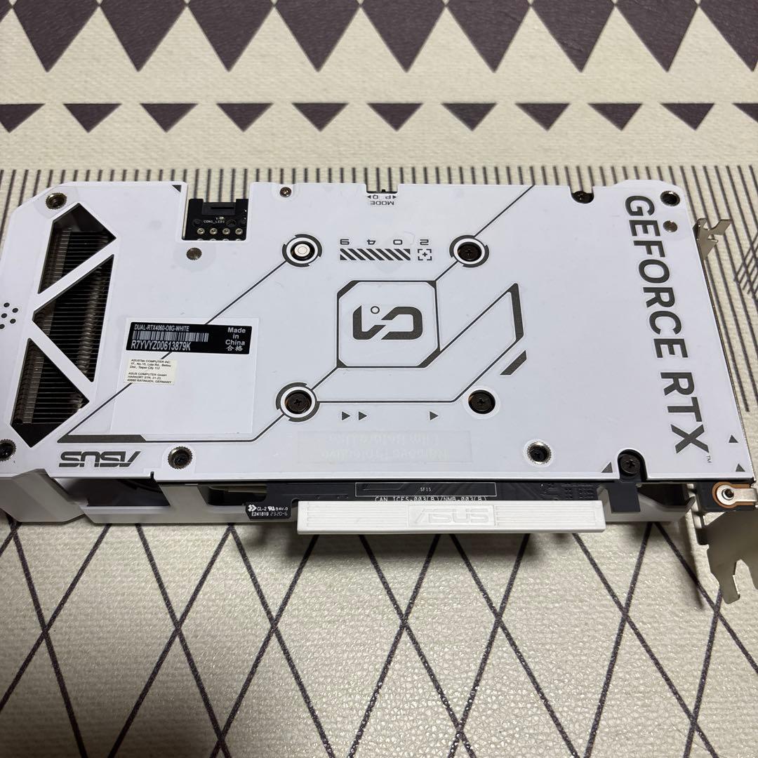 ASUS グラフィックボード ホワイト 2ファン