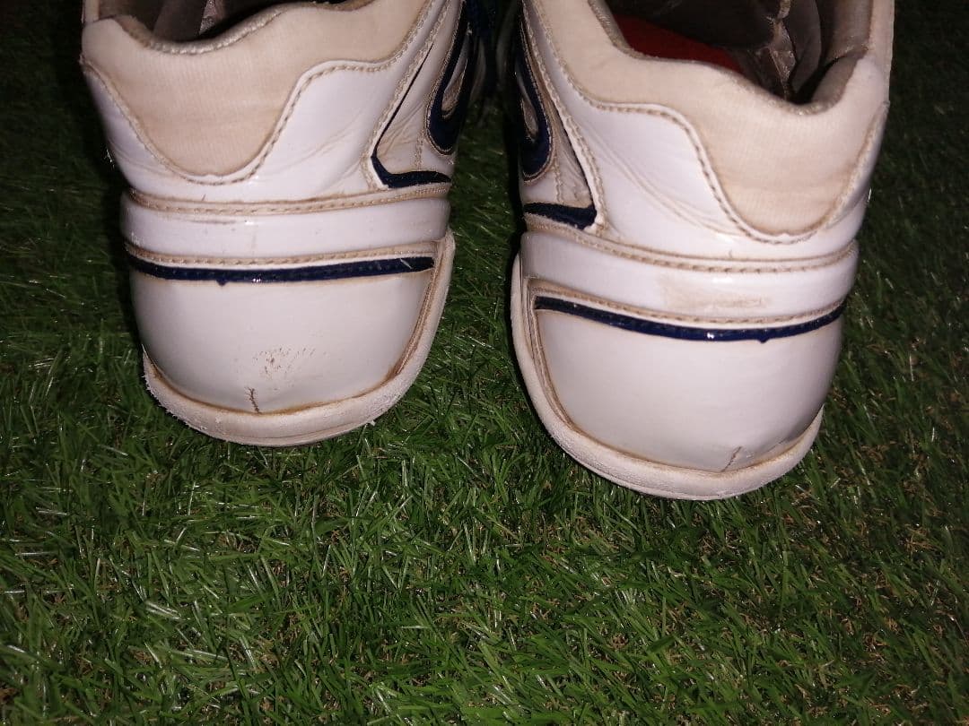 ビモロ野球　ホワイト/ネイビー 金属スパイク