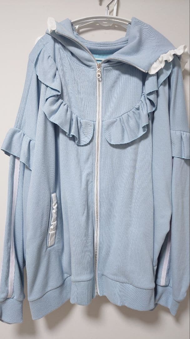 【試着のみ】 satoi フリルハイネックパーカー ライトブルー