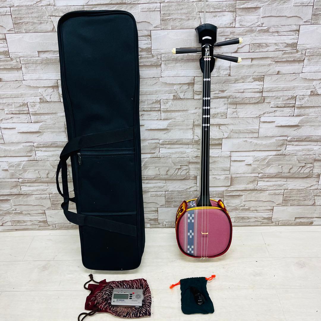 美品 沖縄 三線 オシャレ デザイン張り 布張り？ 人工皮？