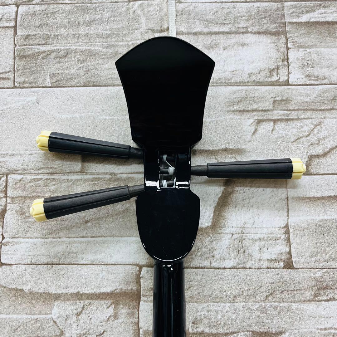 美品 沖縄 三線 オシャレ デザイン張り 布張り？ 人工皮？