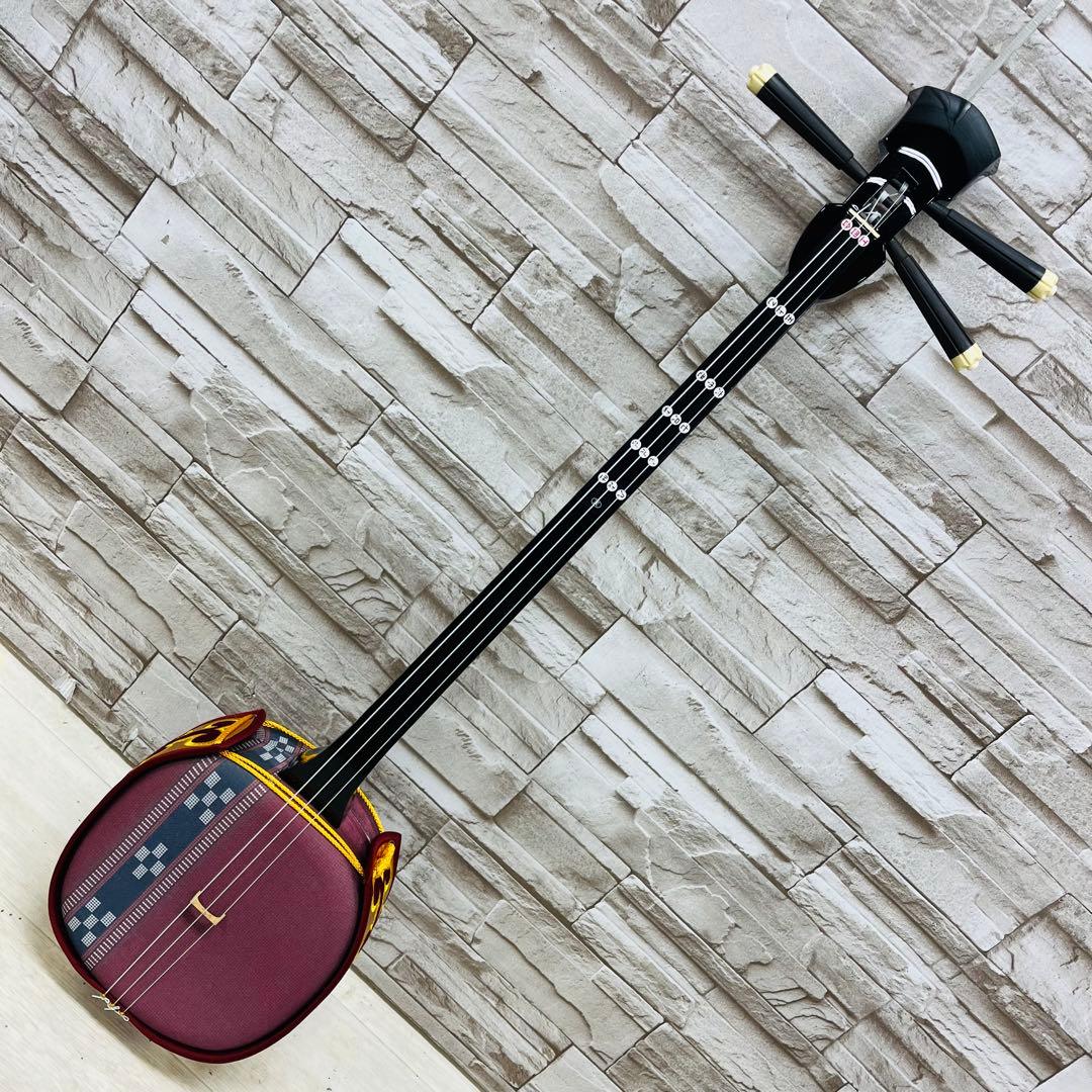 美品 沖縄 三線 オシャレ デザイン張り 布張り？ 人工皮？