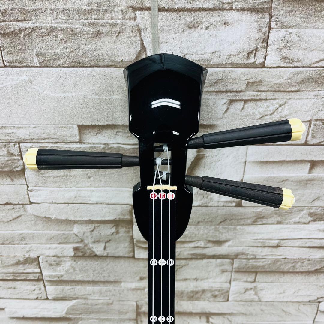 美品 沖縄 三線 オシャレ デザイン張り 布張り？ 人工皮？