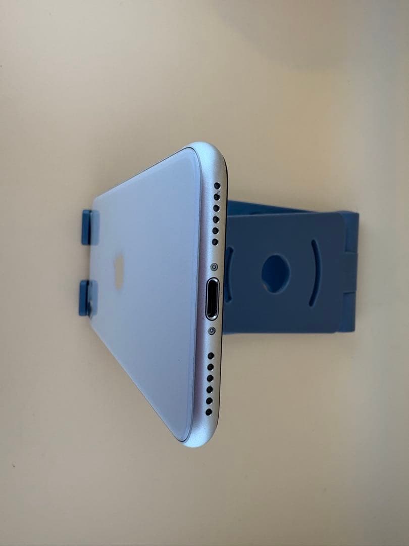 iphone SE 代3世代　128GB スターライト　バッテリー100%