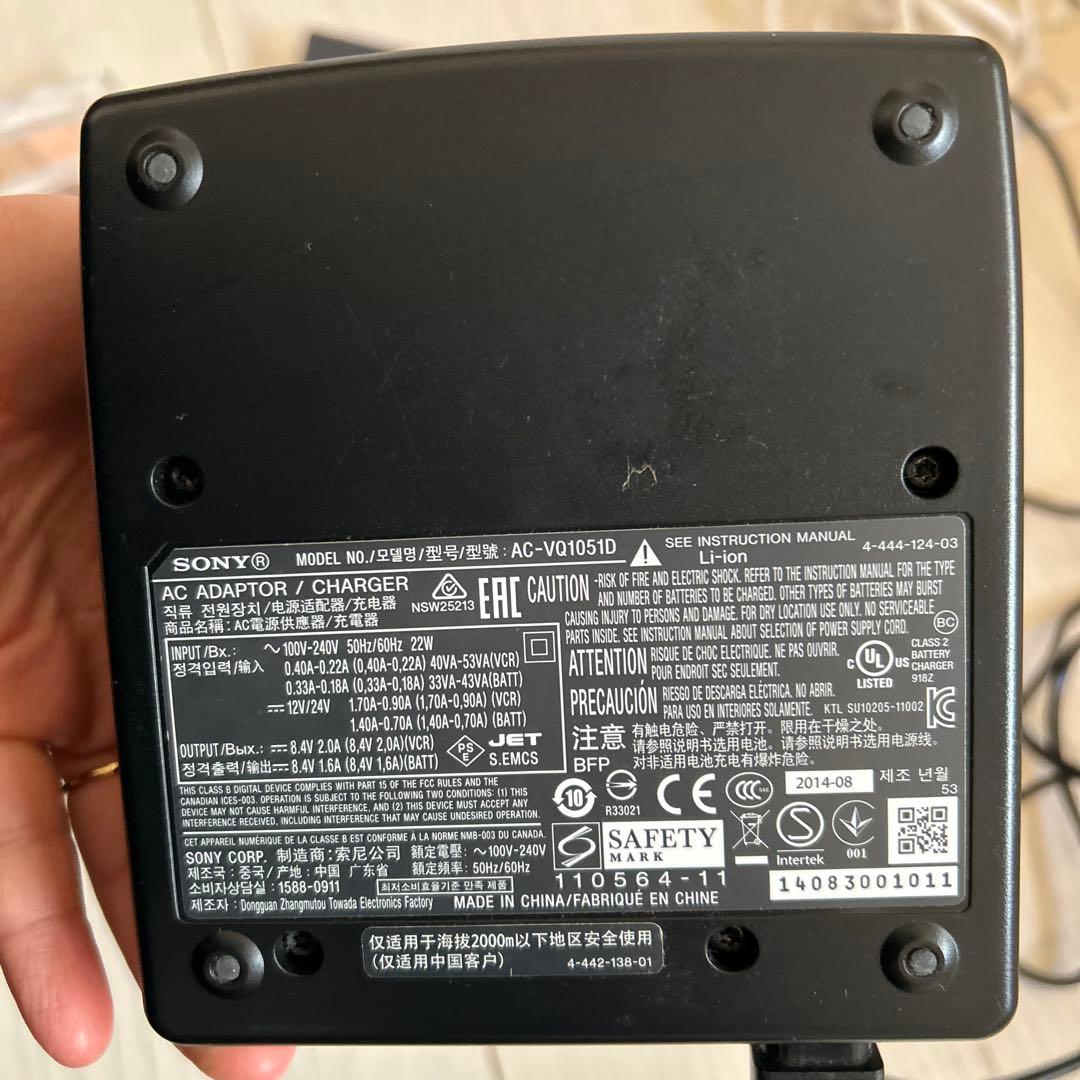 SONY AC-VQ1051D NP-F970充電器と2点セット