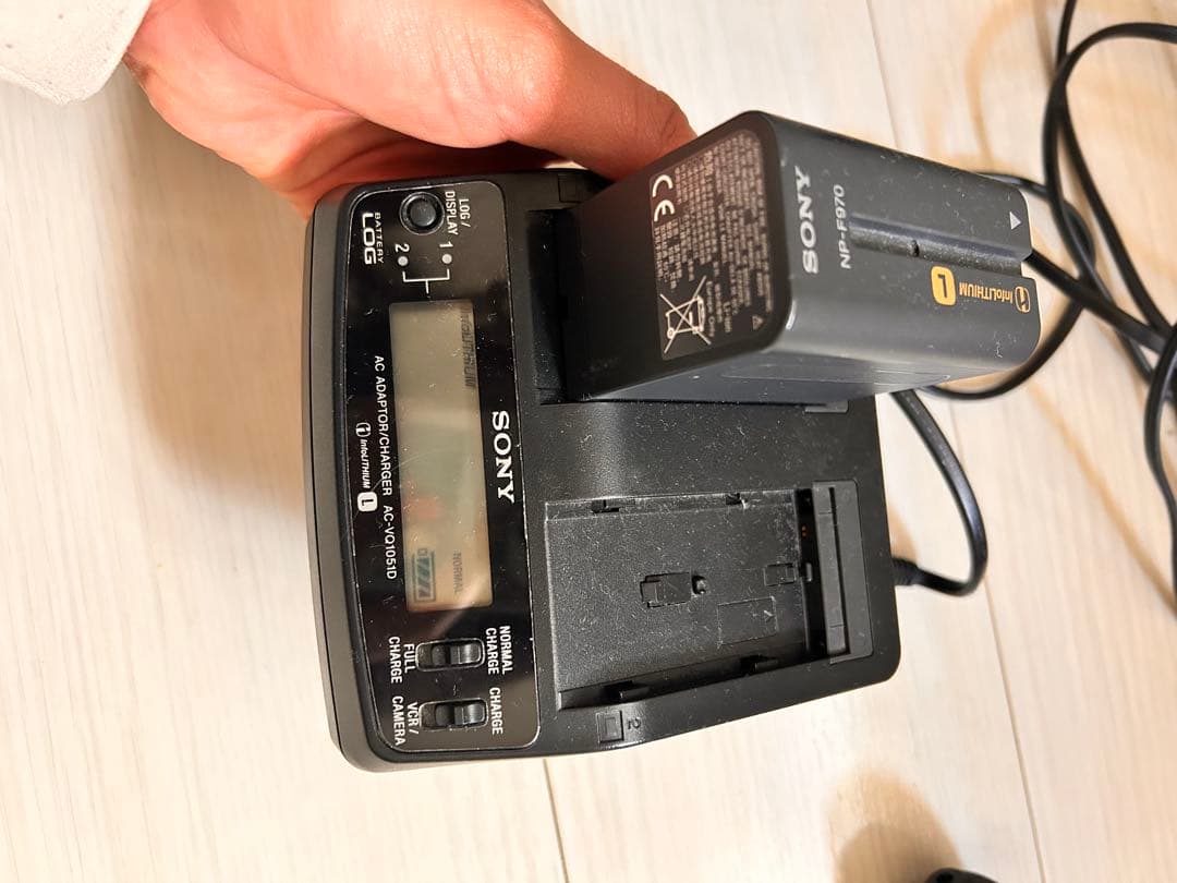 SONY AC-VQ1051D NP-F970充電器と2点セット