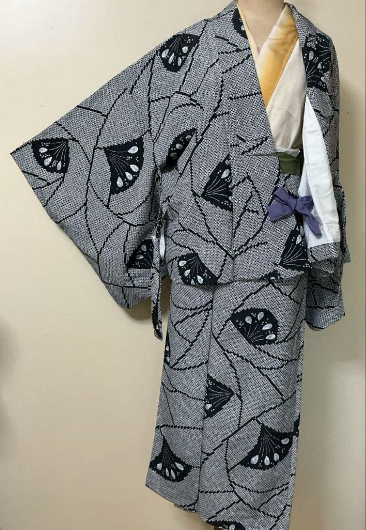 蝶模様絞り柄の小紋着物から　二部式お着物