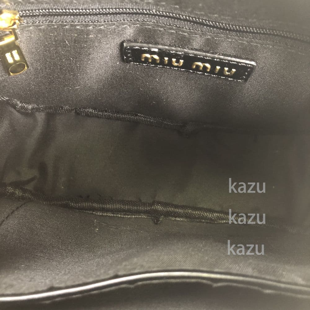 ミュウミュウ ブラックレザー ショルダーバッグ