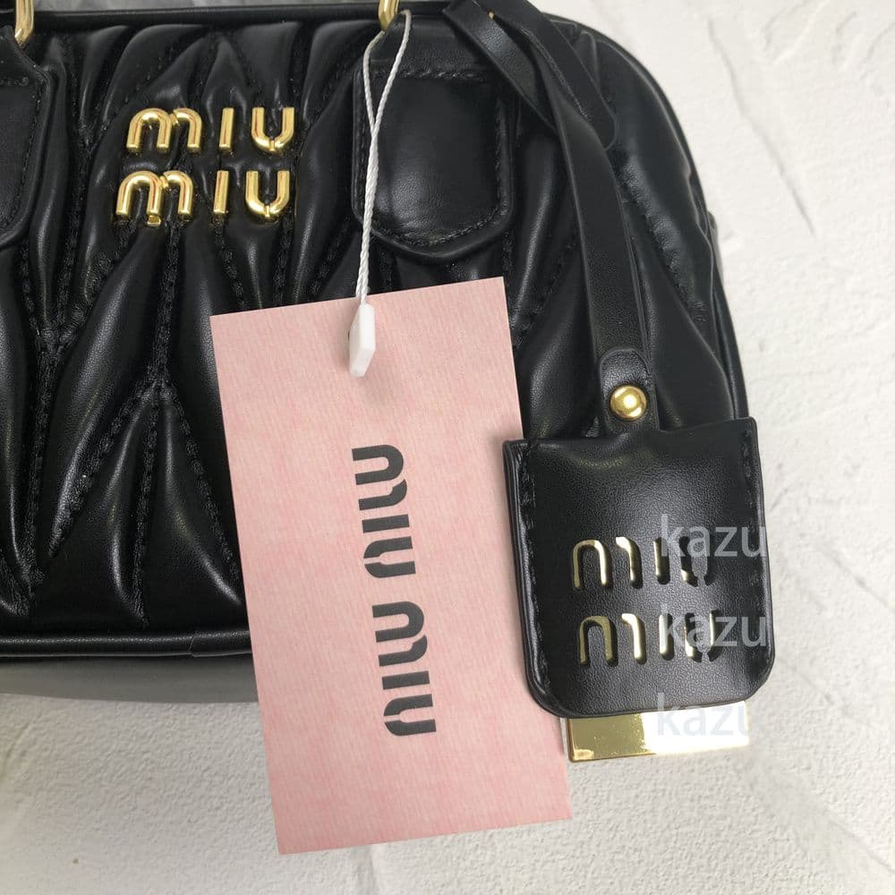 ミュウミュウ ブラックレザー ショルダーバッグ