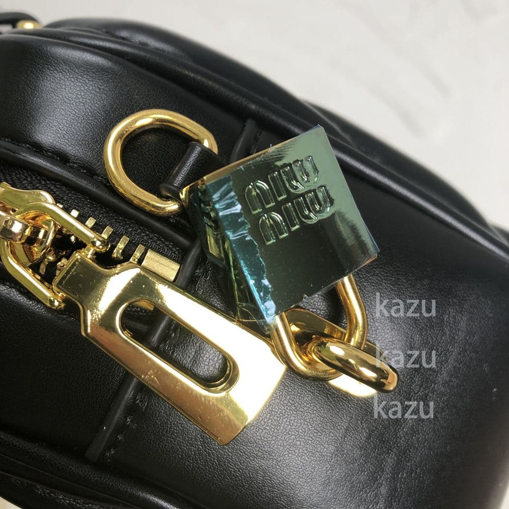 ミュウミュウ ブラックレザー ショルダーバッグ