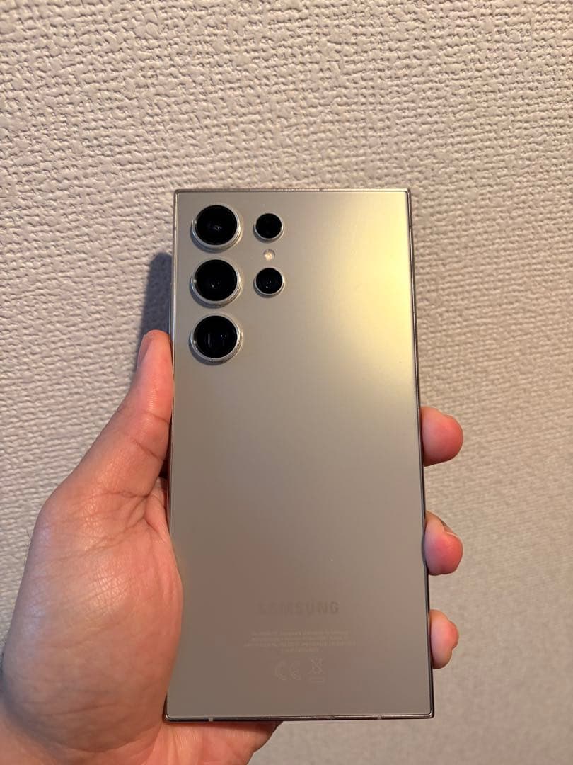 Samsung Galaxy S24 Titanium Ultra シルバー