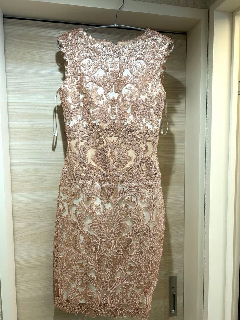 TADASHI SHOJI 刺繍ドレス