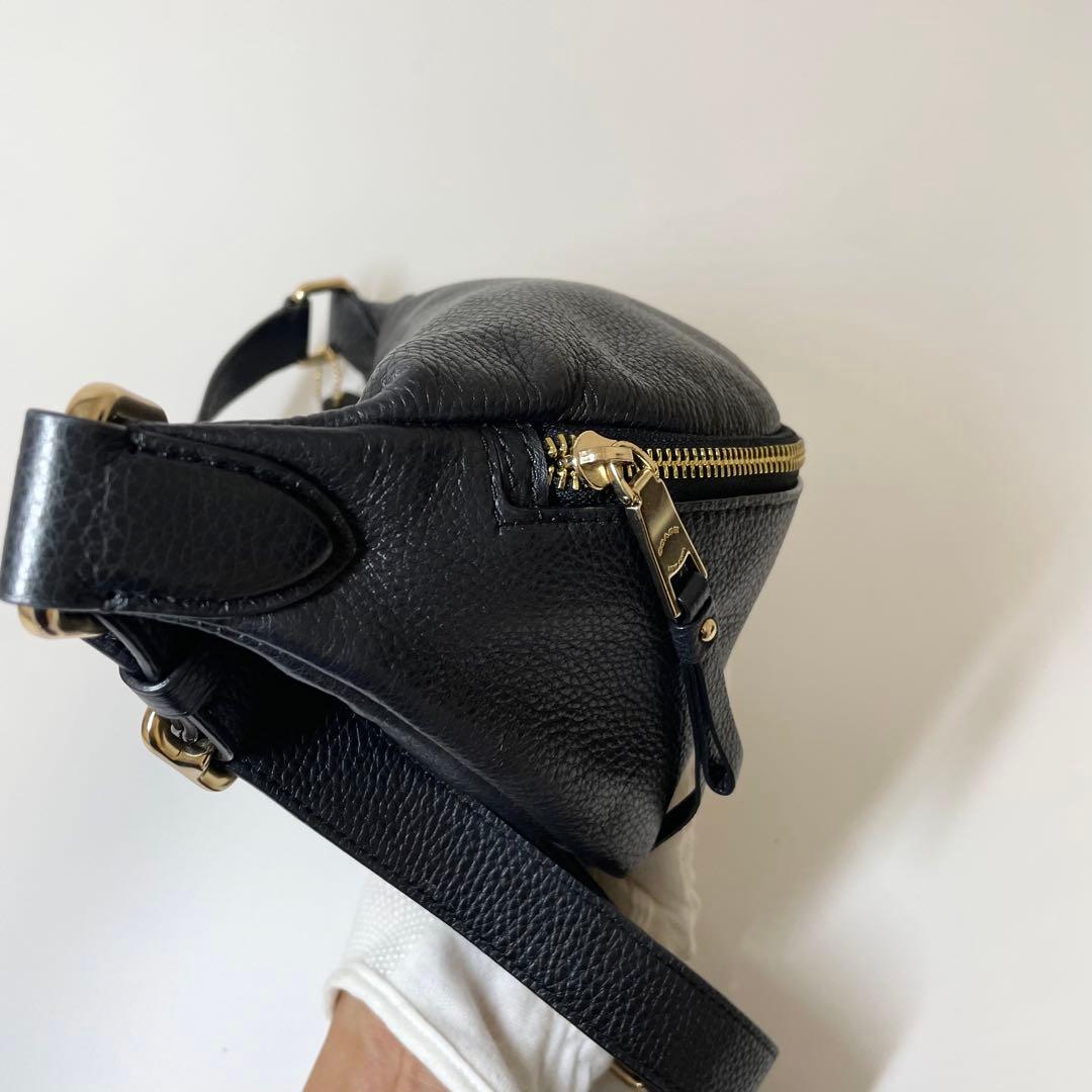 新品同様✨️COACH ボディバッグ ウエストポーチ チャーム ペプルドレザー 黒