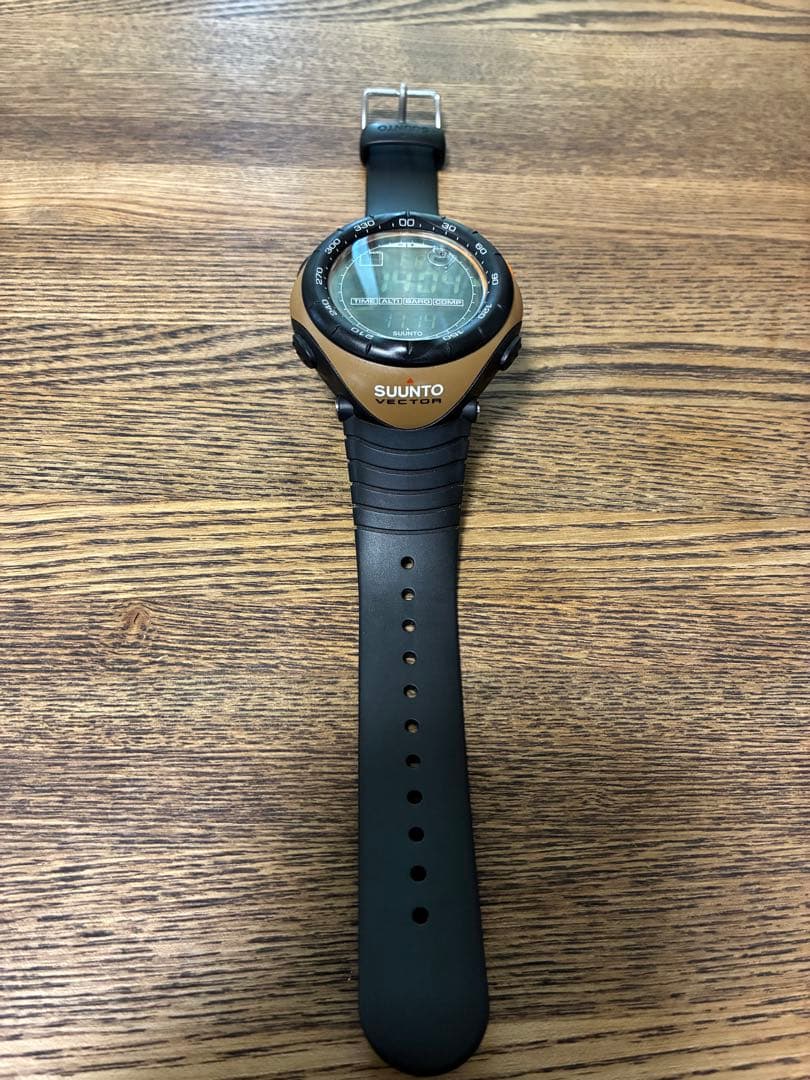 【美品】SUUNTO スント VECTOR ヴェクター ブラウン デジタル腕時計