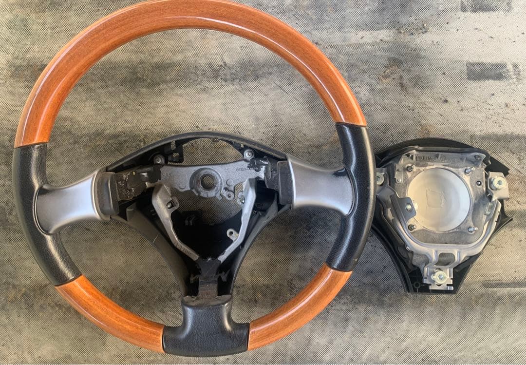 MOMO ステアリング ハンドル本体